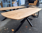 Table à manger en bois massif d'acacia avec bords arrondis