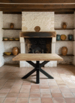 Table à manger carrée 140x140 cm en bois de manguier avec pied central en métal noir bords irréguliers - Pareloup