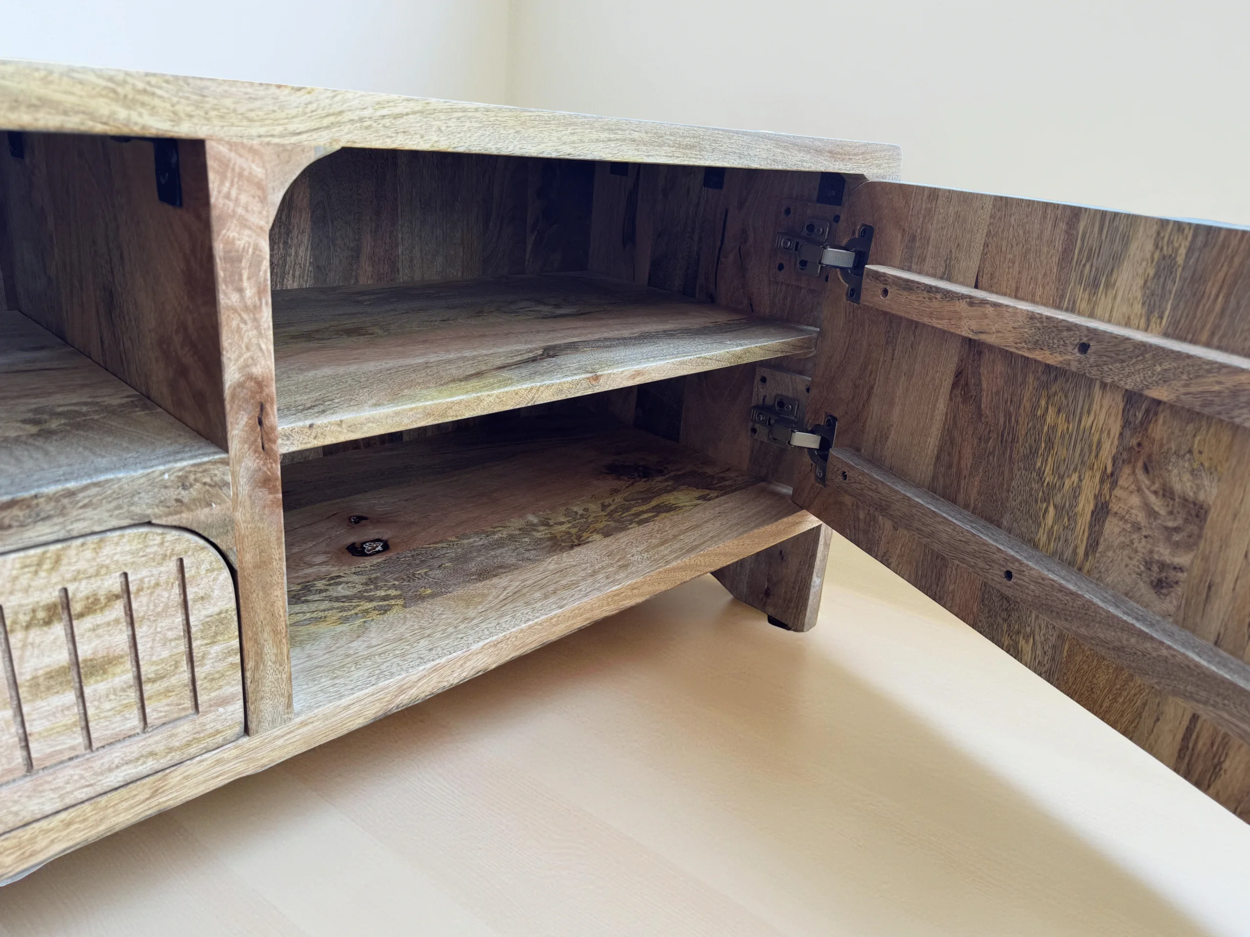 Meuble TV en Bois de Manguier Massif 180×40×50 cm – Morlaix - Dwelling Interiors
