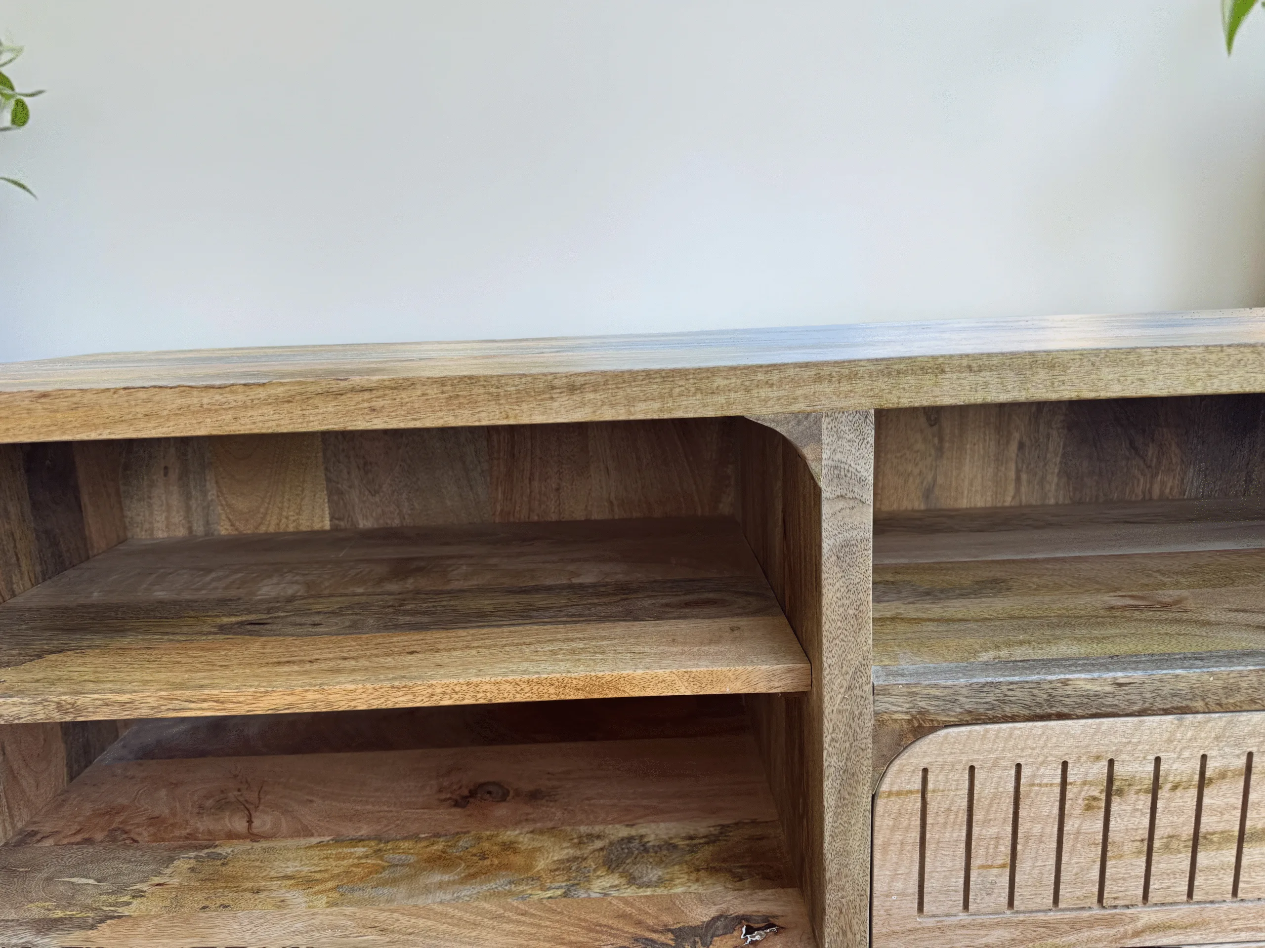 Meuble TV en Bois de Manguier Massif 180×40×50 cm – Morlaix - Dwelling Interiors