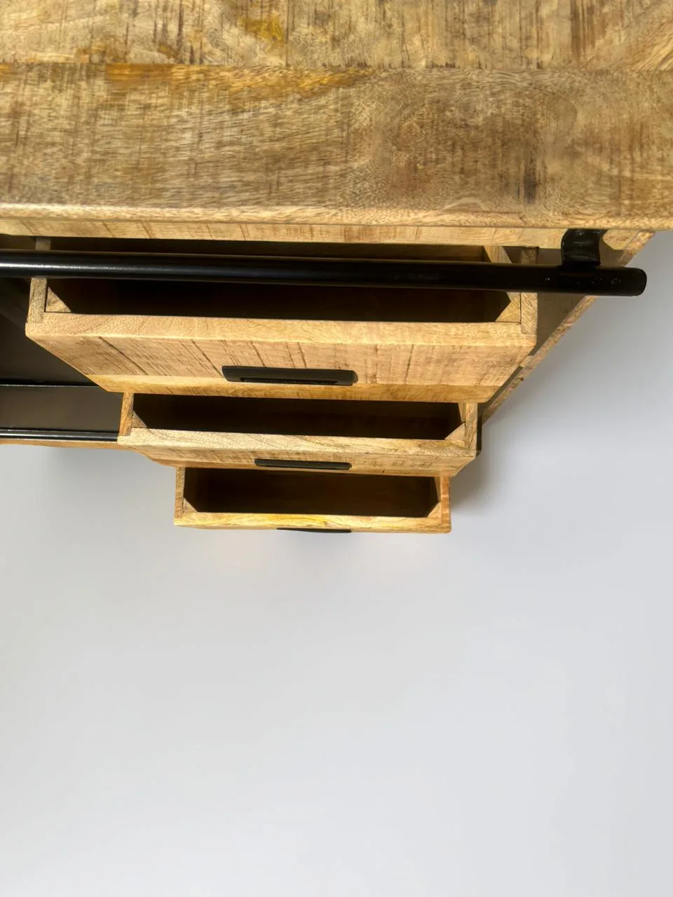 Buffet industriel Bordeaux en bois de manguier massif et métal – Porte coulissante