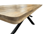 Détail angle arrondi table manguier massif Var plateau lisse Dwelling Interiors