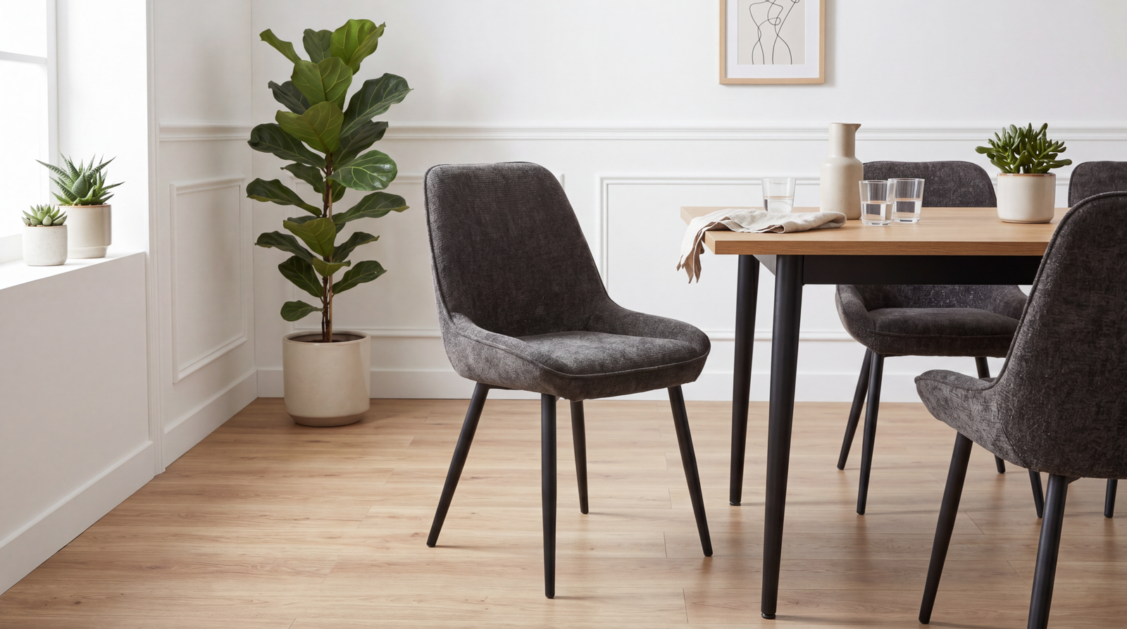 Chaise JURA taupe sable vue de profil assise enveloppante mousse nouveau 2